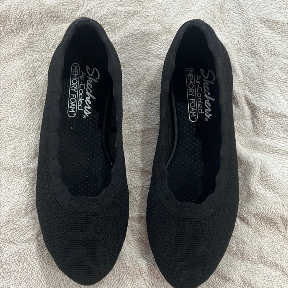 Skechers Women's Black Memory Foam Shoes with box